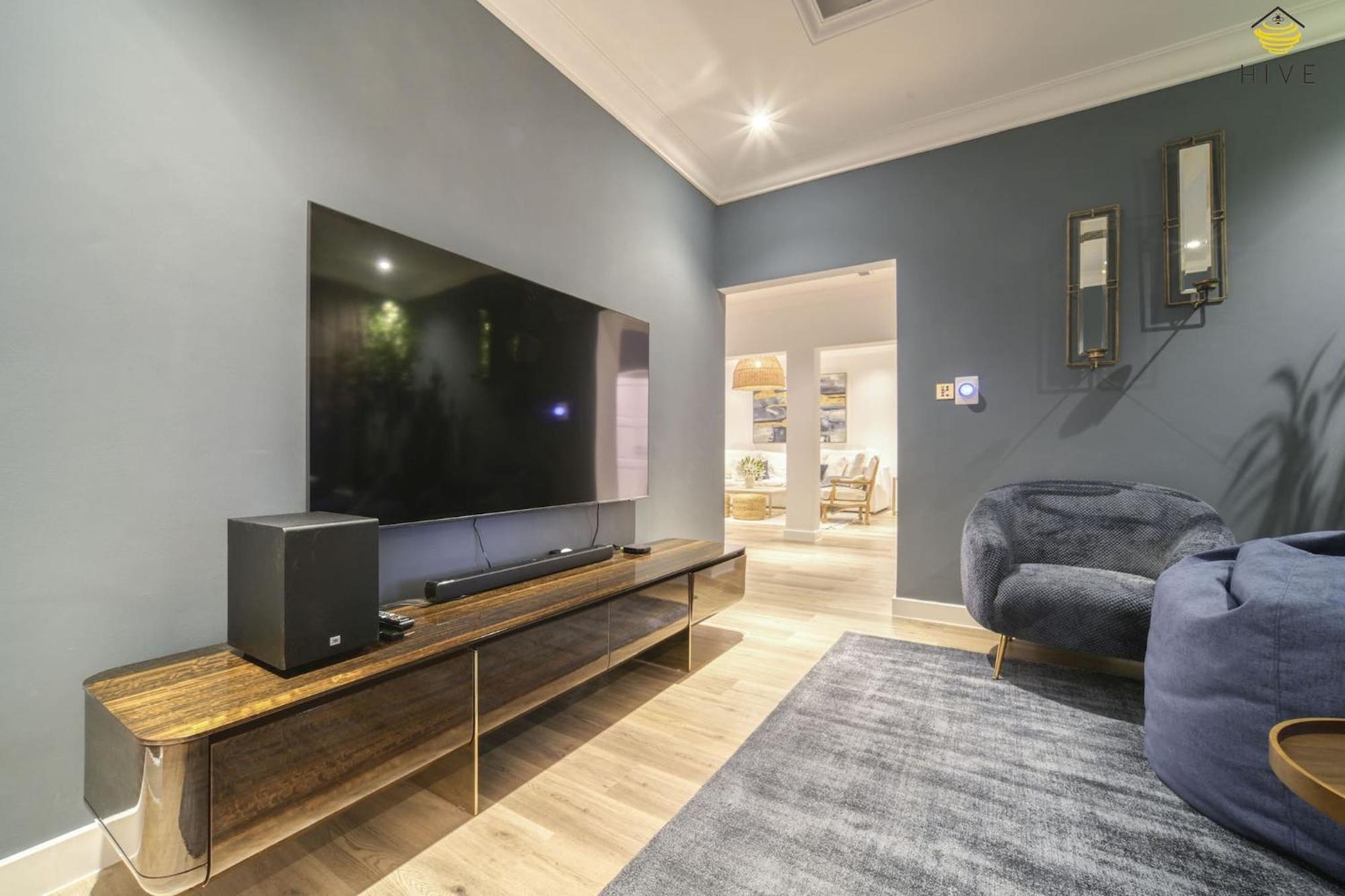 Stunning 4 Bed In Canal Cove Dubai