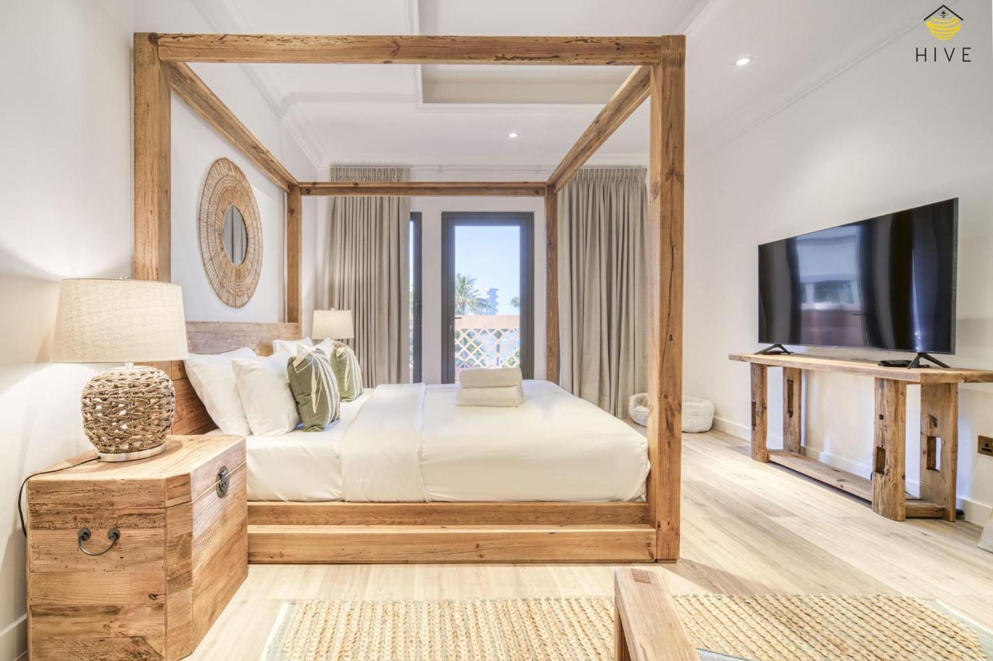 Stunning 4 Bed In Canal Cove * Dubai