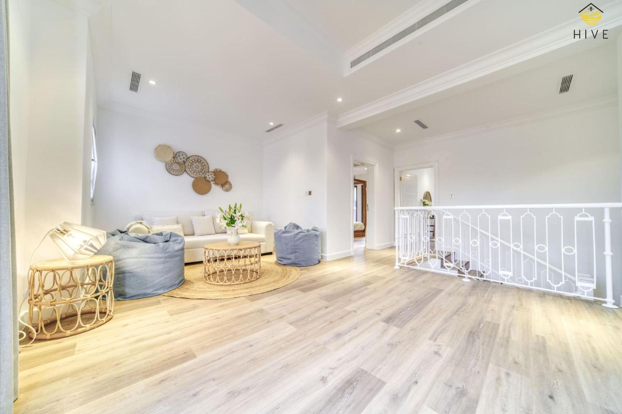 Stunning 4 Bed In Canal Cove * Dubai