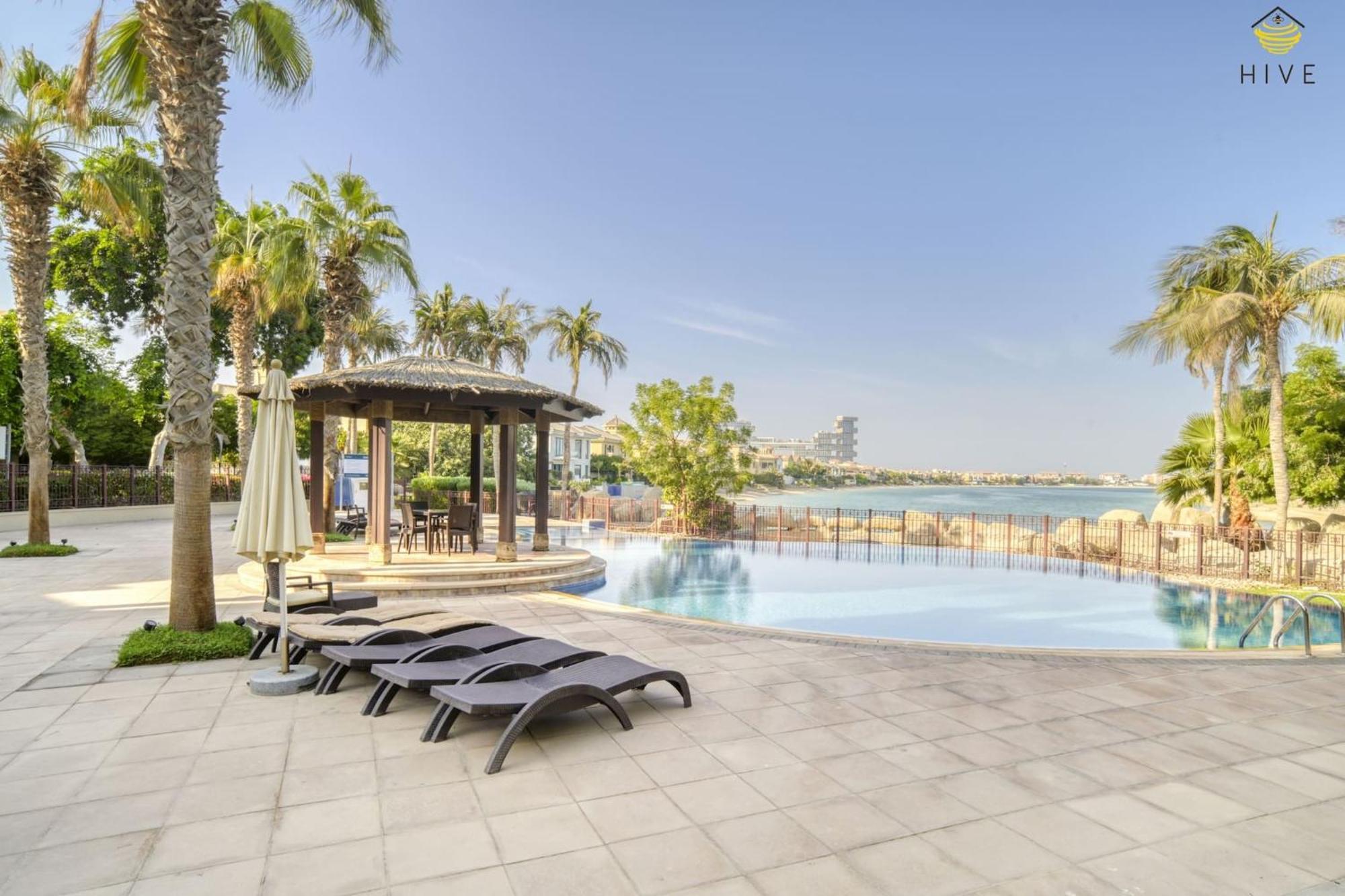 Stunning 4 Bed In Canal Cove * Dubai