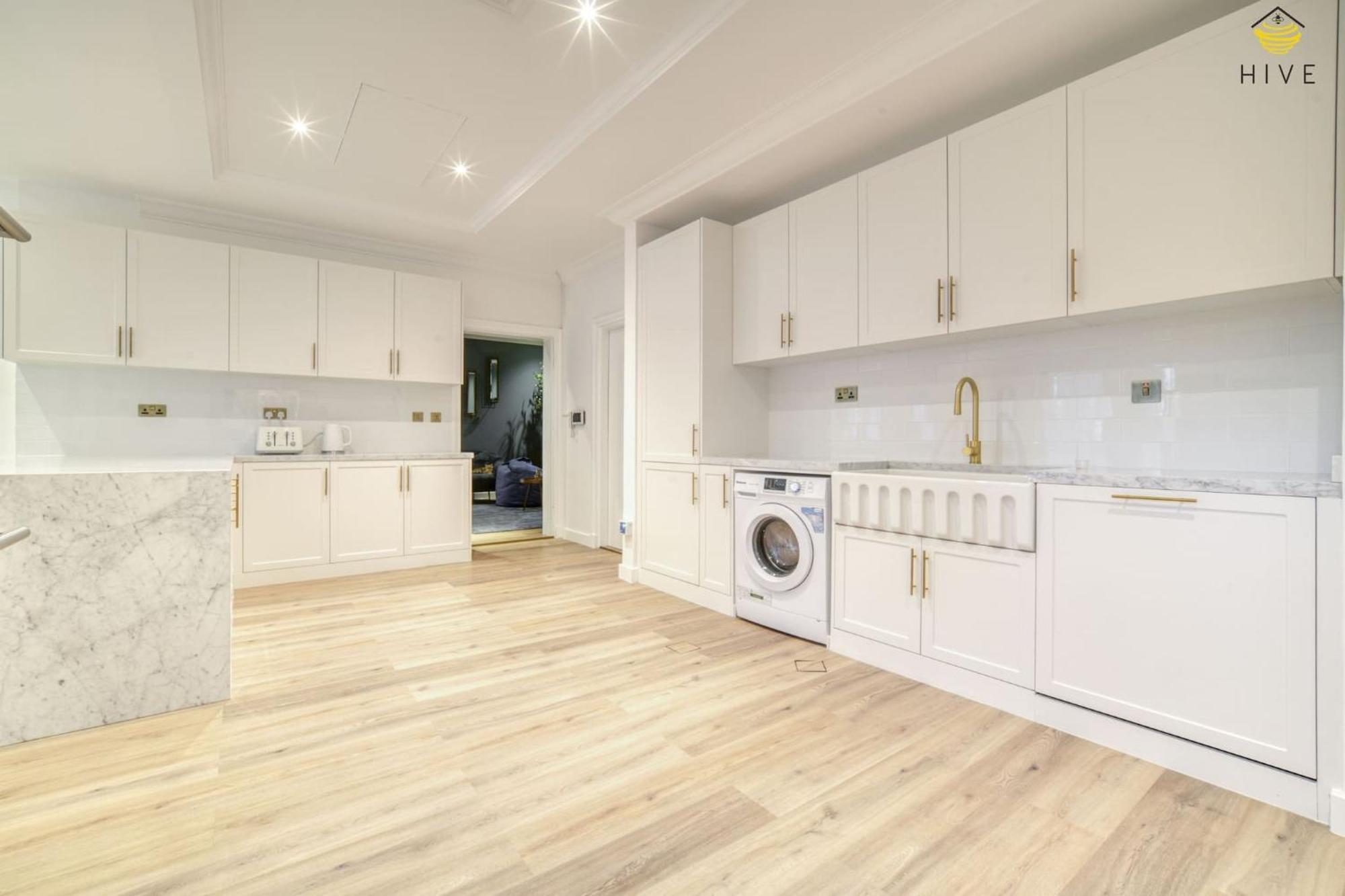 Stunning 4 Bed In Canal Cove Villa Dubai