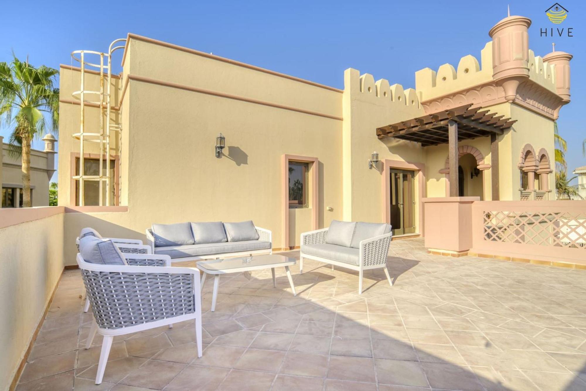 Stunning 4 Bed In Canal Cove * Dubai